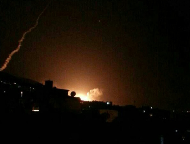 Nổ lớn trên bầu trời Syria, hình ảnh đầu tiên về cuộc tấn công của liên minh Mỹ-Anh-Pháp Nổ lớn trên bầu trời Syria, hình ảnh đầu tiên về cuộc tấn công của liên minh Mỹ-Anh-Pháp